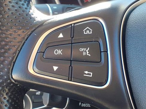 Used 2017 Mercedes-Benz GLC 300 4MATIC image 12