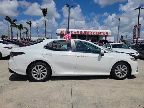 Used 2022 Toyota Camry LE image 13