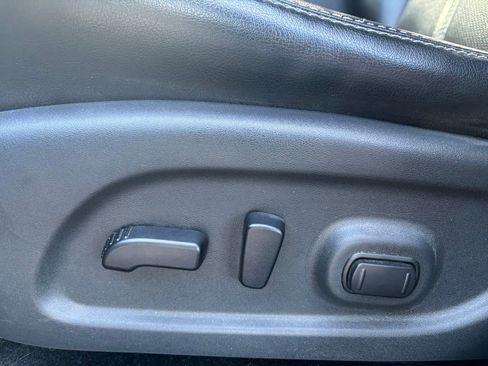 Used 2018 Nissan Pathfinder Platinum image 21