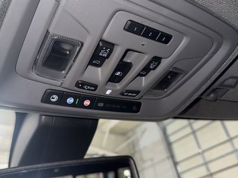 Used 2022 GMC Sierra 1500 Denali w/ Denali Premium Package image 16