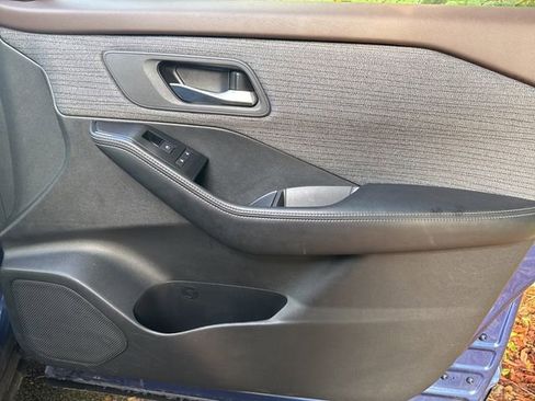 Used 2023 Nissan Rogue SV image 18