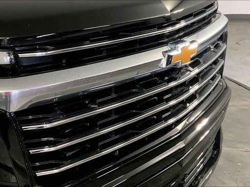 Used 2025 Chevrolet Traverse High Country w/ LPO, Floor Liner Package AWD/4WD image 29