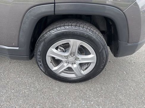 Used 2024 Jeep Compass Latitude AWD/4WD image 10