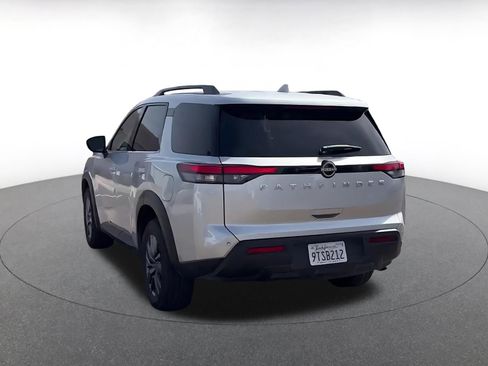 Used 2025 Nissan Pathfinder SV image 11