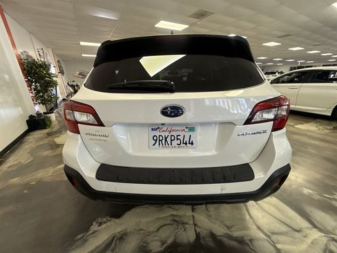 Used 2018 Subaru Outback 2.5i Touring AWD/4WD image 6