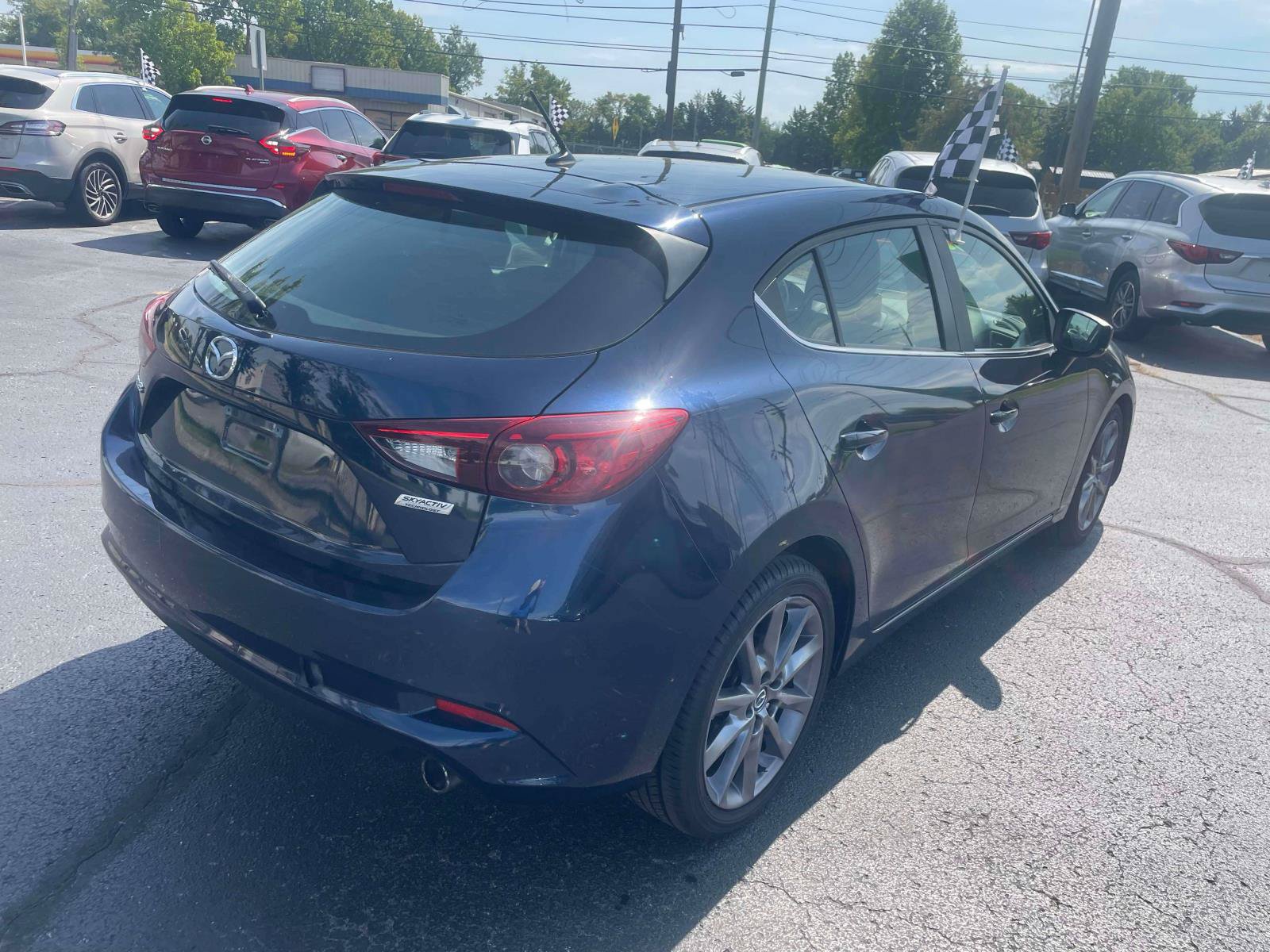 Used 2018 MAZDA MAZDA3 Touring FWD image 8