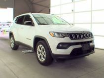 Used 2025 Jeep Compass Latitude w/ Sun & Sound Group AWD/4WD image 22