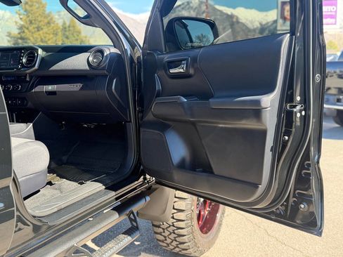 Used 2021 Toyota Tacoma TRD Sport w/ Technology Package image 59