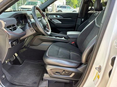 Used 2025 Ford Explorer ST AWD/4WD image 8