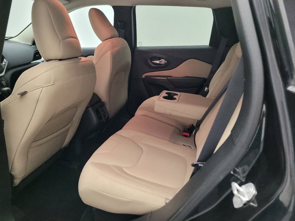 Used 2015 Jeep Cherokee Latitude w/ Cold Weather Group AWD/4WD image 18
