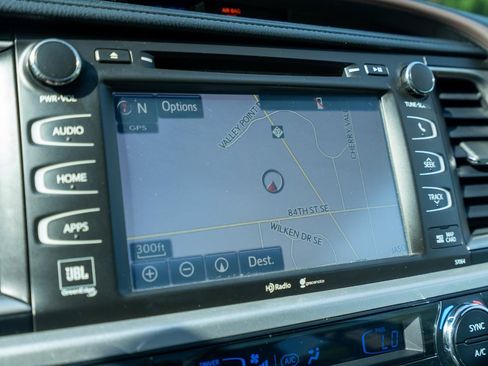 Used 2015 Toyota Highlander Limited AWD/4WD image 32