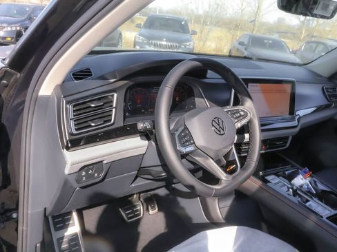 New 2026 Volkswagen Atlas Peak Edition image 13