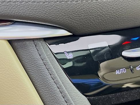 Used 2018 Cadillac XT5 Luxury w/ Driver Awareness Package image 20