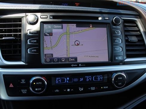 Used 2015 Toyota Highlander XLE AWD/4WD image 12