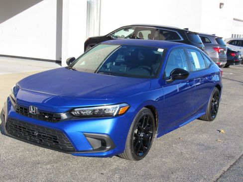 Used 2024 Honda Civic Sport image 2