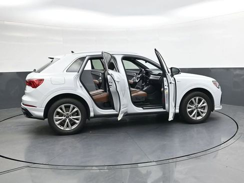 Used 2022 Audi Q3 2.0T Premium Plus w/ Premium Plus Package image 40