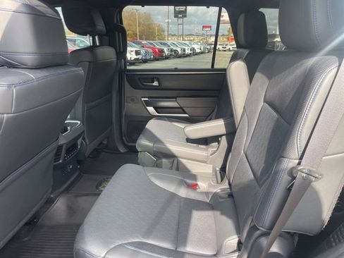 Used 2023 Toyota Sequoia Platinum image 9