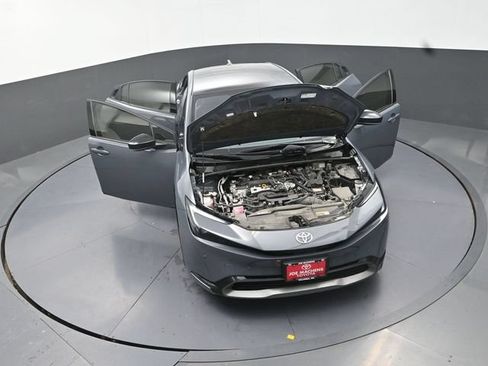 Used 2024 Toyota Prius XLE AWD/4WD image 40