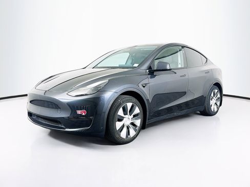 Used 2024 Tesla Model Y Long Range AWD/4WD image 3
