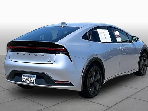 Used 2025 Toyota Prius LE FWD image 12