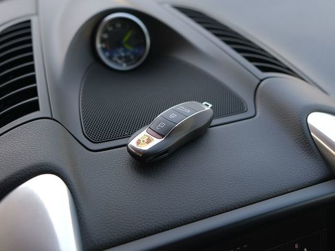 Used 2017 Porsche Cayenne S image 9