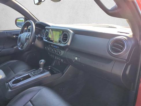 Used 2018 Toyota Tacoma TRD Sport AWD/4WD image 24