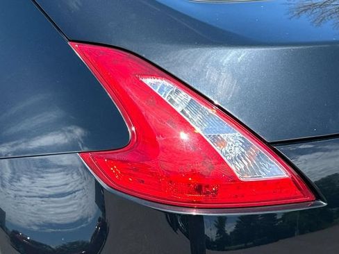 Used 2017 Nissan 370Z Touring RWD image 11
