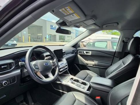 Used 2023 Ford Explorer XLT w/ Equipment Group 202A AWD/4WD image 6