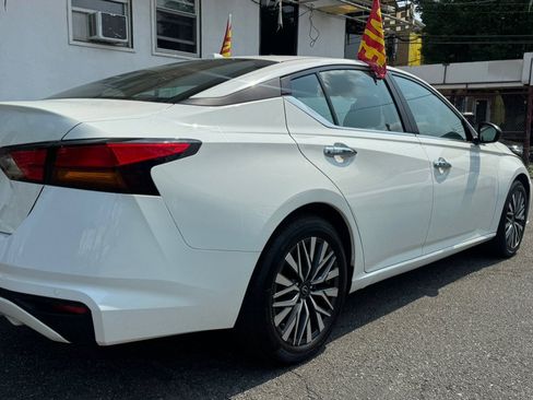 Used 2025 Nissan Altima 2.5 SV FWD image 31