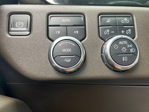 Used 2022 GMC Sierra 1500 SLT w/ SLT Convenience Package AWD/4WD image 21
