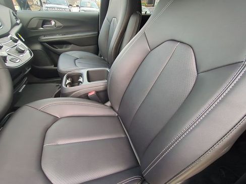 New 2026 Chrysler Voyager LX image 27