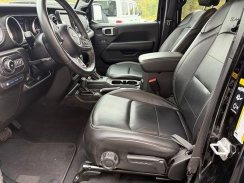 Used 2022 Jeep Wrangler Unlimited Sahara w/ Cold Weather Group AWD/4WD image 9