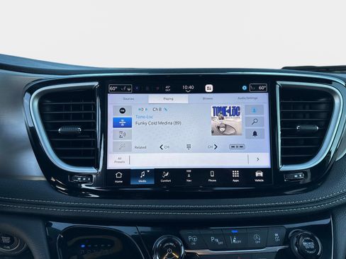 Used 2024 Chrysler Pacifica Limited w/ S Appearance Package image 23