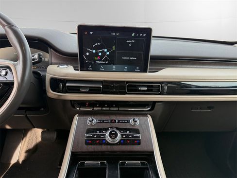 Used 2022 Lincoln Aviator Reserve w/ Equipment Group 201A image 11