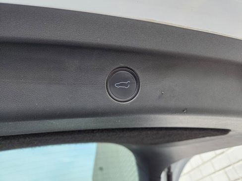 Used 2020 Tesla Model Y Long Range image 46