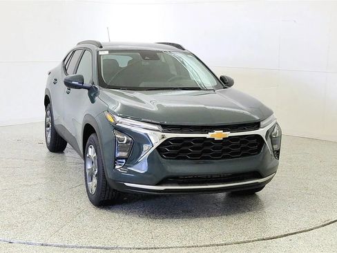 New 2026 Chevrolet Trax LT FWD image 2