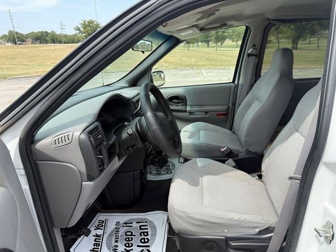 Used 2004 Chevrolet Venture Extended FWD image 11