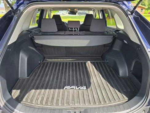 Used 2020 Toyota RAV4 XLE AWD/4WD image 23