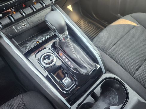 Used 2024 Chevrolet Colorado LT w/ LT Convenience Package II image 15