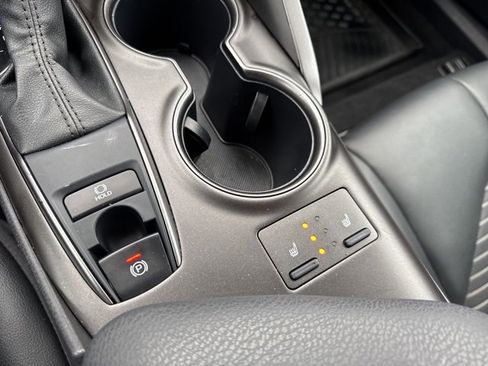 Used 2024 Toyota Camry SE image 15