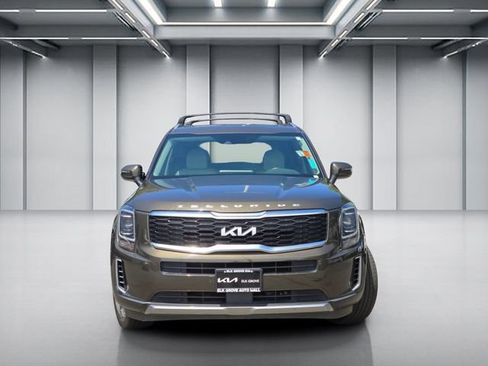 Used 2022 Kia Telluride S FWD image 2