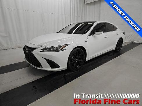 Used 2022 Lexus ES 300h F Sport image 2