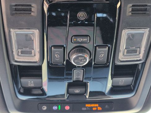 New 2026 GMC Yukon Denali w/ Denali Reserve Package AWD/4WD image 17