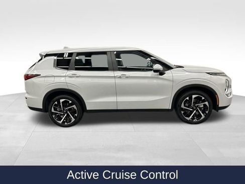 Used 2024 Mitsubishi Outlander SE image 11