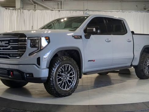 Used 2025 GMC Sierra 1500 AT4 w/ AT4 Premium Package AWD/4WD image 4