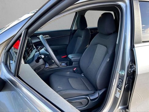 Used 2024 Kia Sportage LX FWD image 27