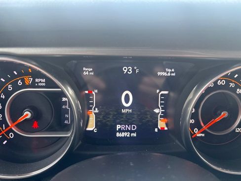 Used 2018 Jeep Wrangler Unlimited Sahara AWD/4WD image 15
