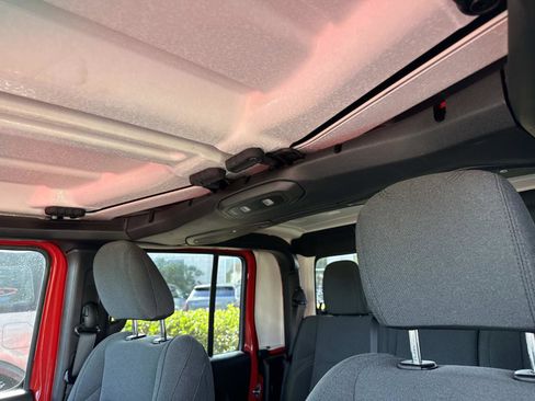 Used 2024 Jeep Gladiator Sport image 24