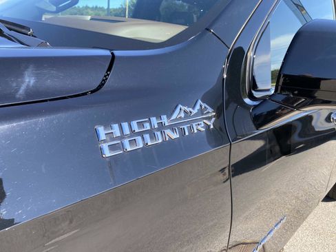 Used 2024 Chevrolet Suburban High Country w/ Premium Package 2 image 11