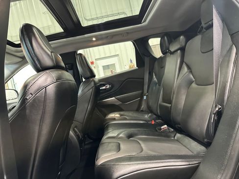 Used 2022 Jeep Cherokee Limited AWD/4WD image 27